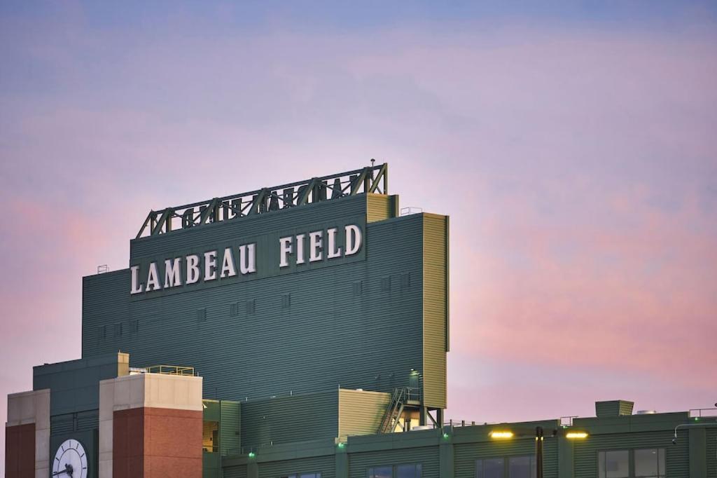 Bay * Green Bay