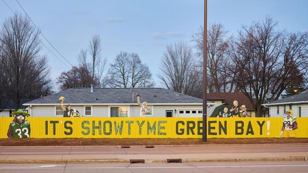Bay * Green Bay